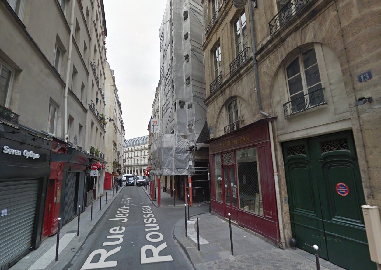 Location Studio 22m² Rue JeanJacques Rousseau PARIS (75001) 810 € / mois CC Location Studio 22m² Rue JeanJacques Rousseau PARIS (75001) 810 € / mois CC