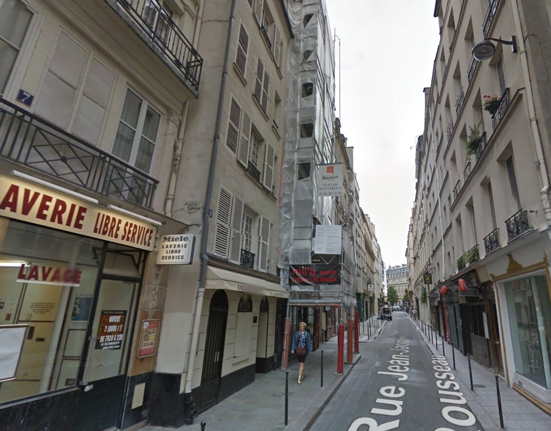 Location Studio 22m² Rue JeanJacques Rousseau PARIS (75001) 810 € / mois CC Location Studio 22m² Rue JeanJacques Rousseau PARIS (75001) 810 € / mois CC